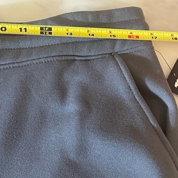 Tom & Jerry x Southpole Graphic Fleece Shorts Asphalt Gray Men’s L NWT - Picture 7 of 8